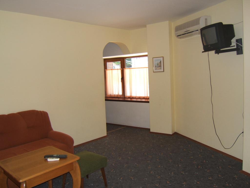 Regina'S Guesthouse Balchik Room photo