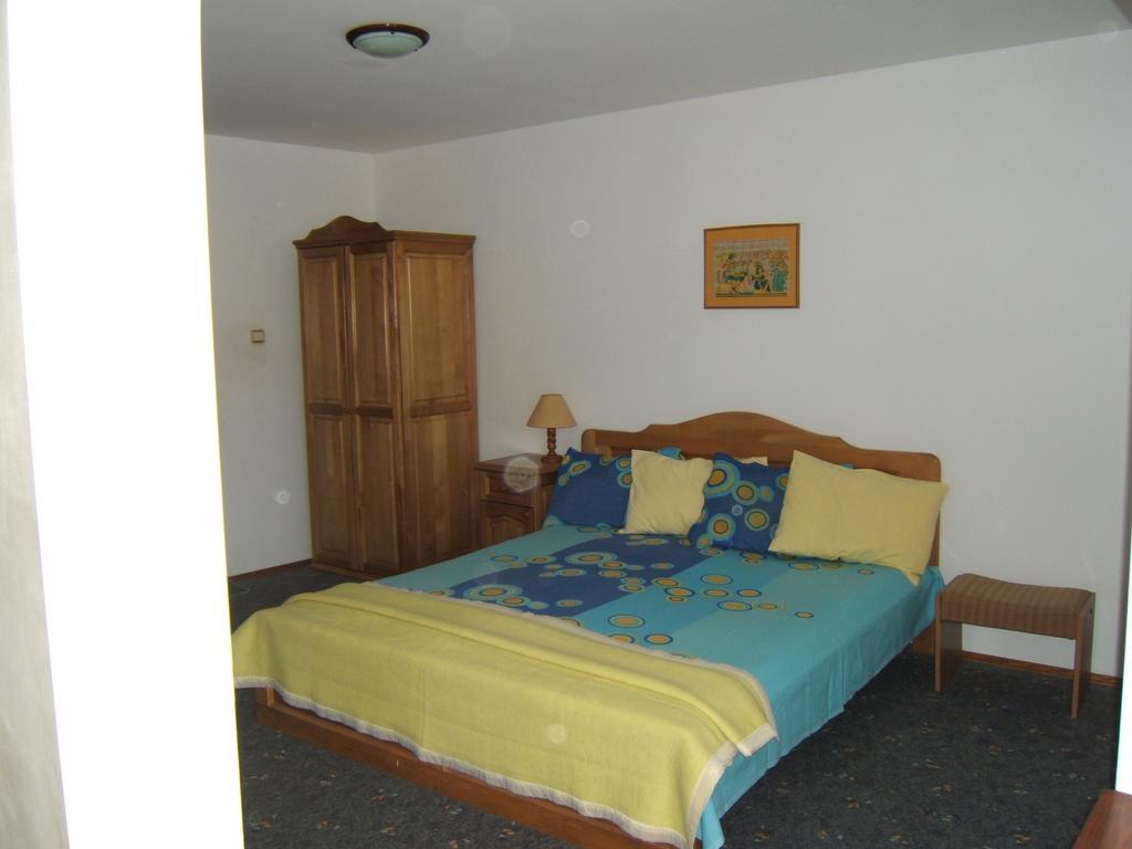 Regina'S Guesthouse Balchik Room photo