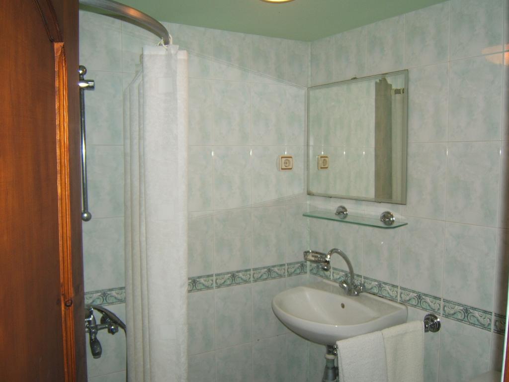 Regina'S Guesthouse Balchik Room photo