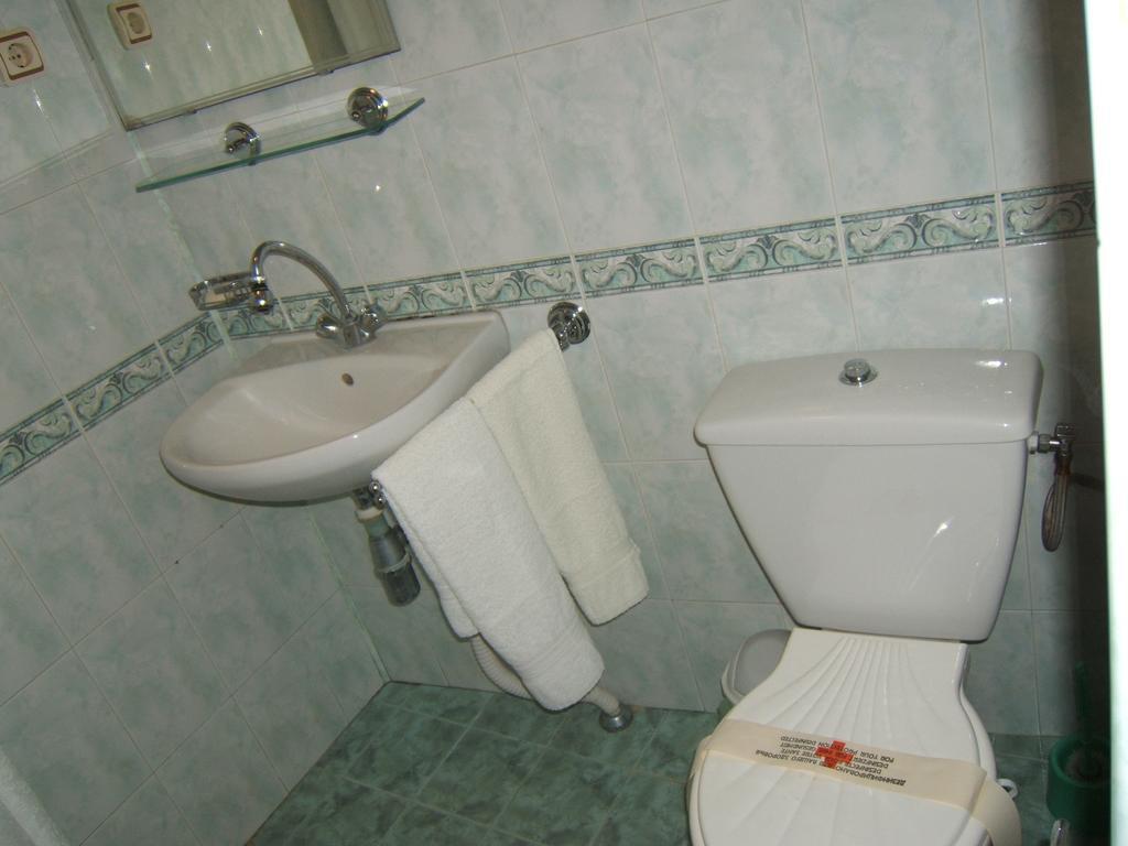 Regina'S Guesthouse Balchik Room photo