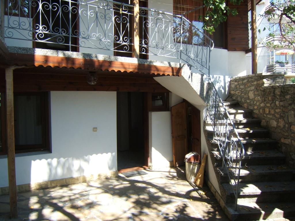 Regina'S Guesthouse Balchik Exterior photo